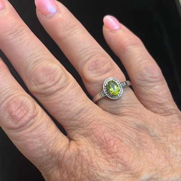 EUC! Peridot and .925 Silver Halo Ring with Vibrant Center Stone - Picture 1 of 6